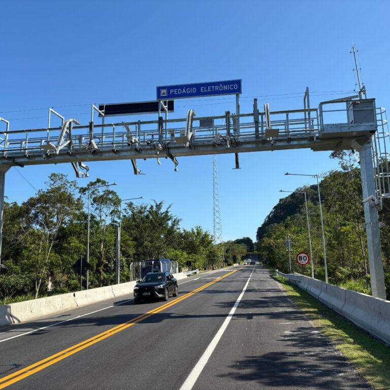 Os motoristas que trafegam pelas rodovias administradas pela CNL na Baixada Santista podem ter desconto no pagamento do pedágio free flow