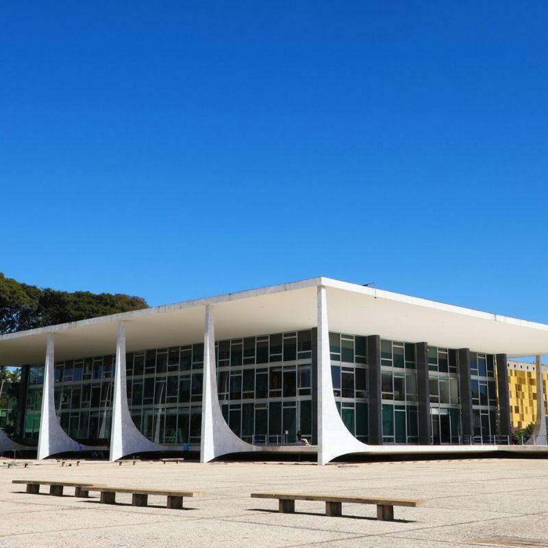 O exemplo deve começar pelo STF