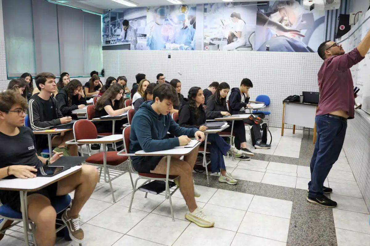 Saiba como renegociar sua dívida do Fies com as novas regras do Desenrola