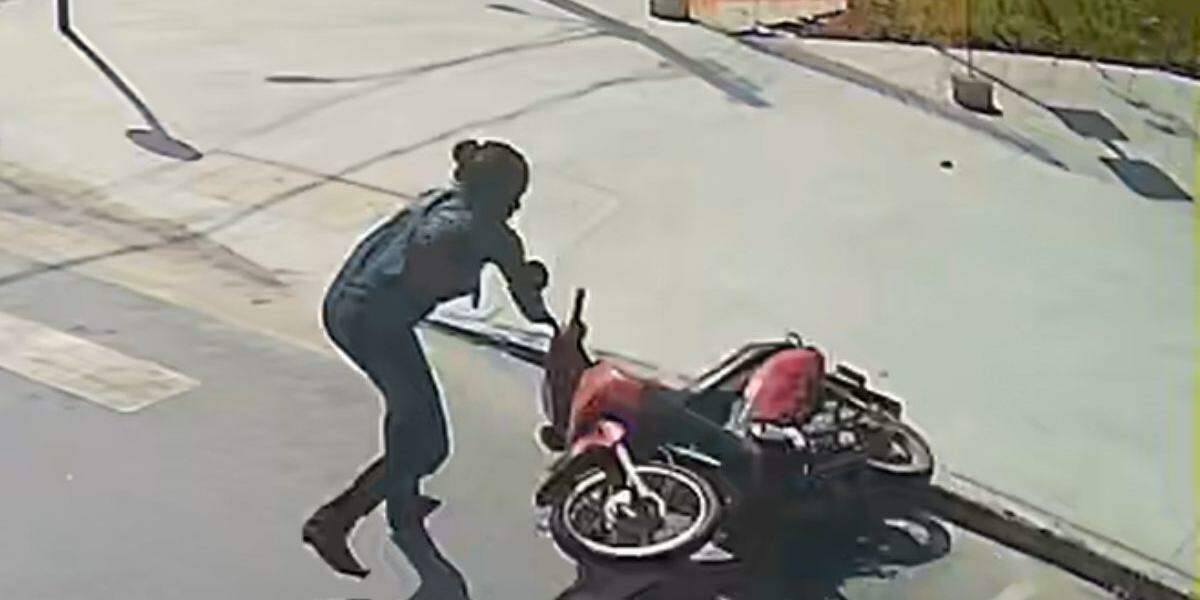 Mulher de 37 anos foi presa em flagrante; ela prestou depoimento e foi liberada