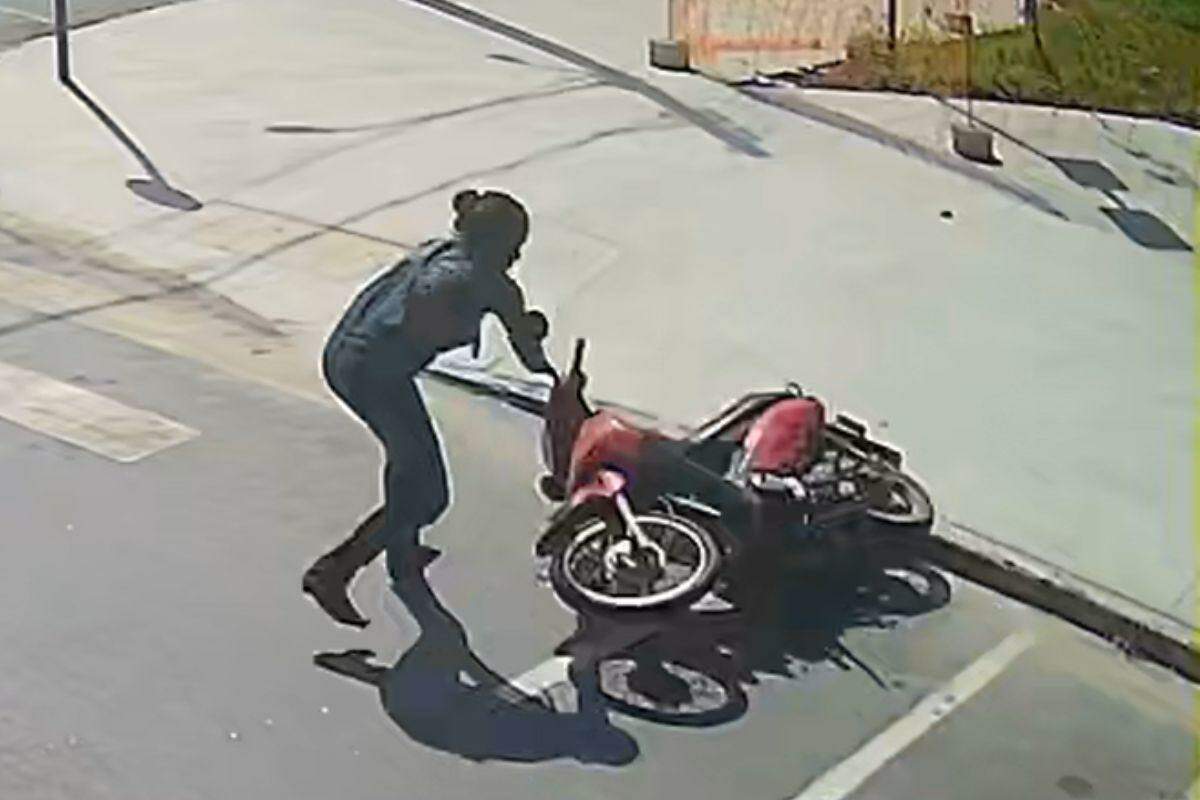 Mulher de 37 anos foi presa em flagrante; ela prestou depoimento e foi liberada