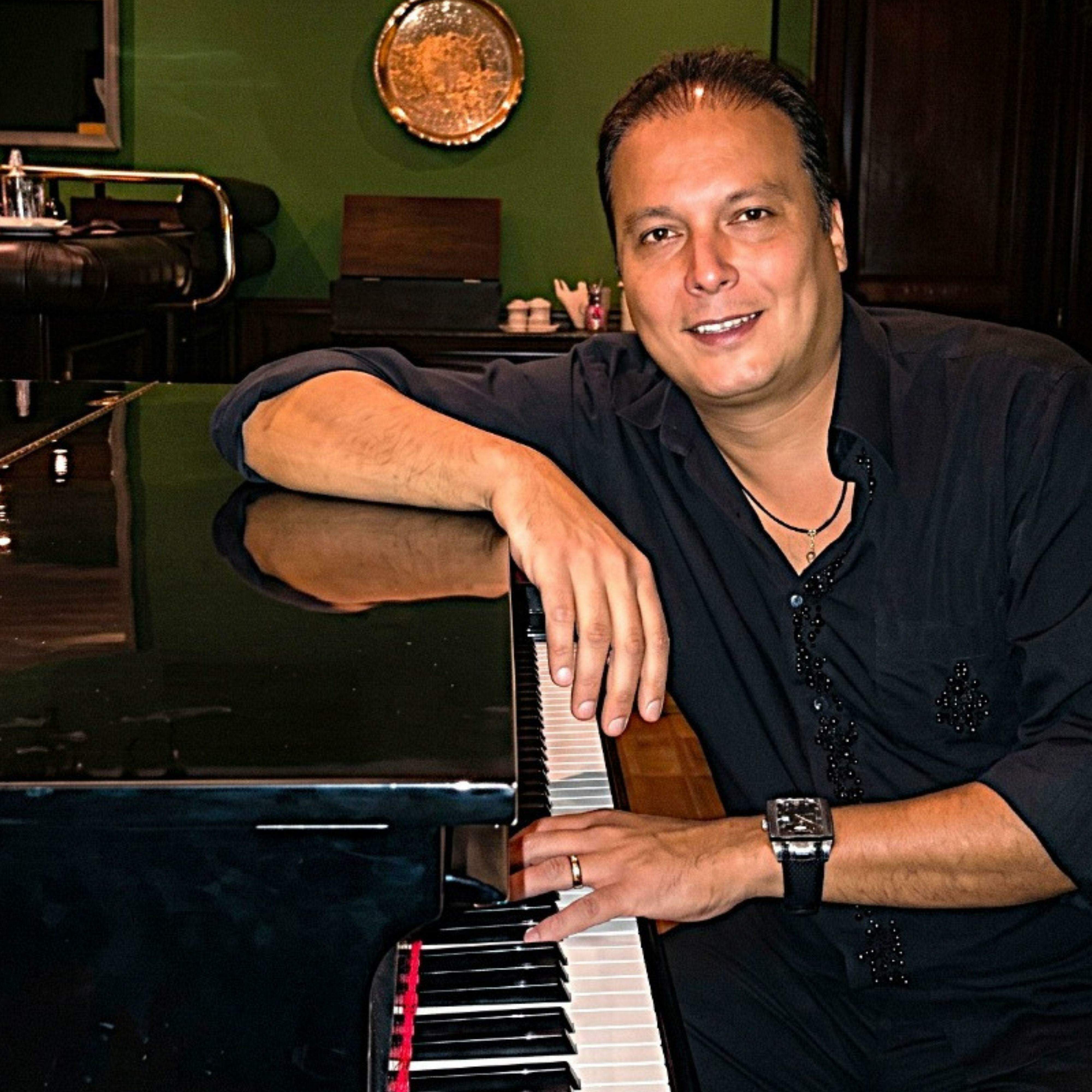 O pianista e compositor Newton Zago apresenta um repertório pinçado para a homenagear as mães