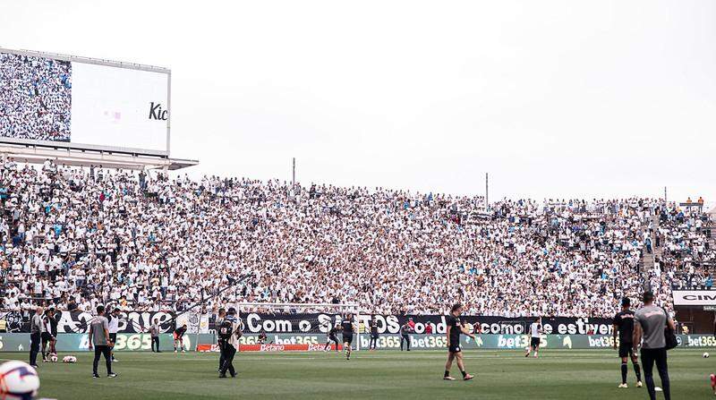 Em janeiro, mais de 30 mil santistas foram à Neo Química Arena prestigiar o Santos como mandante
