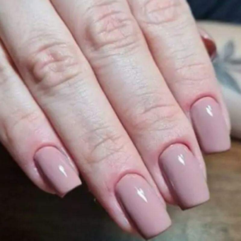 A cor de unha do momento é o nude rosado