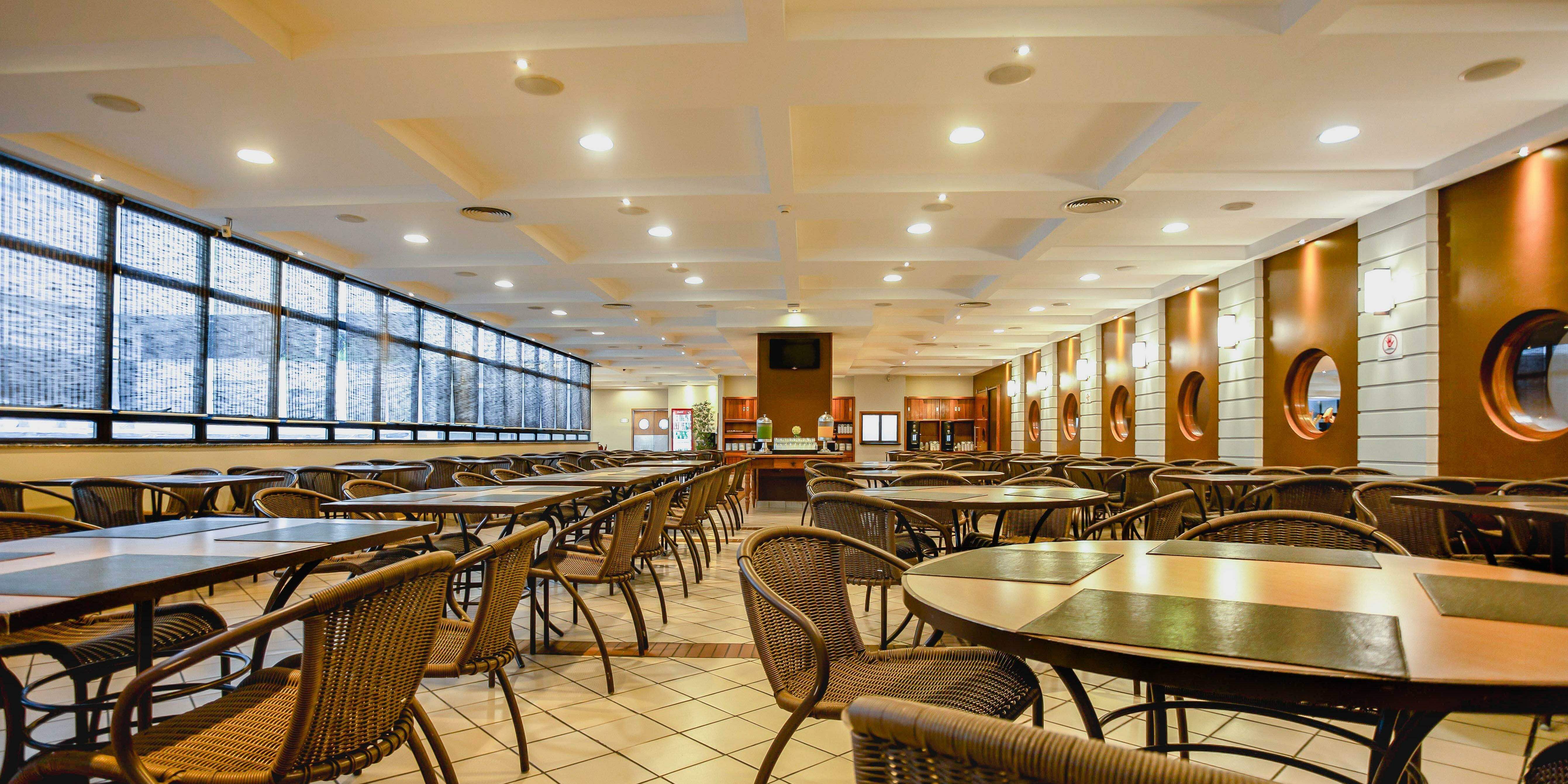 O Bourbon Convention Hotel Santos fica Av. Mal. Floriano Peixoto, 42, Gonzaga