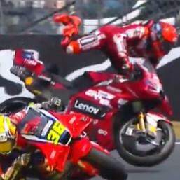 Atual campeão, Marc Márquez sofre queda na corrida sprint na França e perde duas etapas da MotoGP