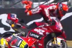 Atual campeão, Marc Márquez sofre queda na corrida sprint na França e perde duas etapas da MotoGP