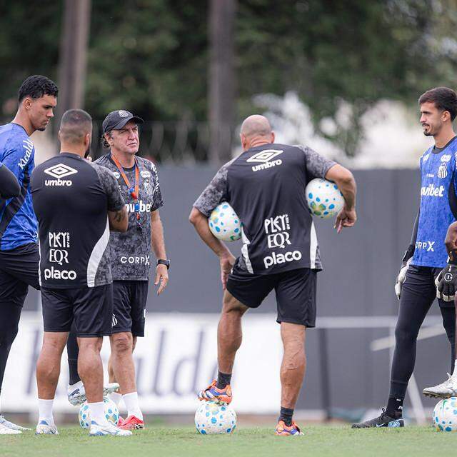 Cuca ficou irritado após o empate contra o Deportivo Recoleta, o quinto seguido do Santos