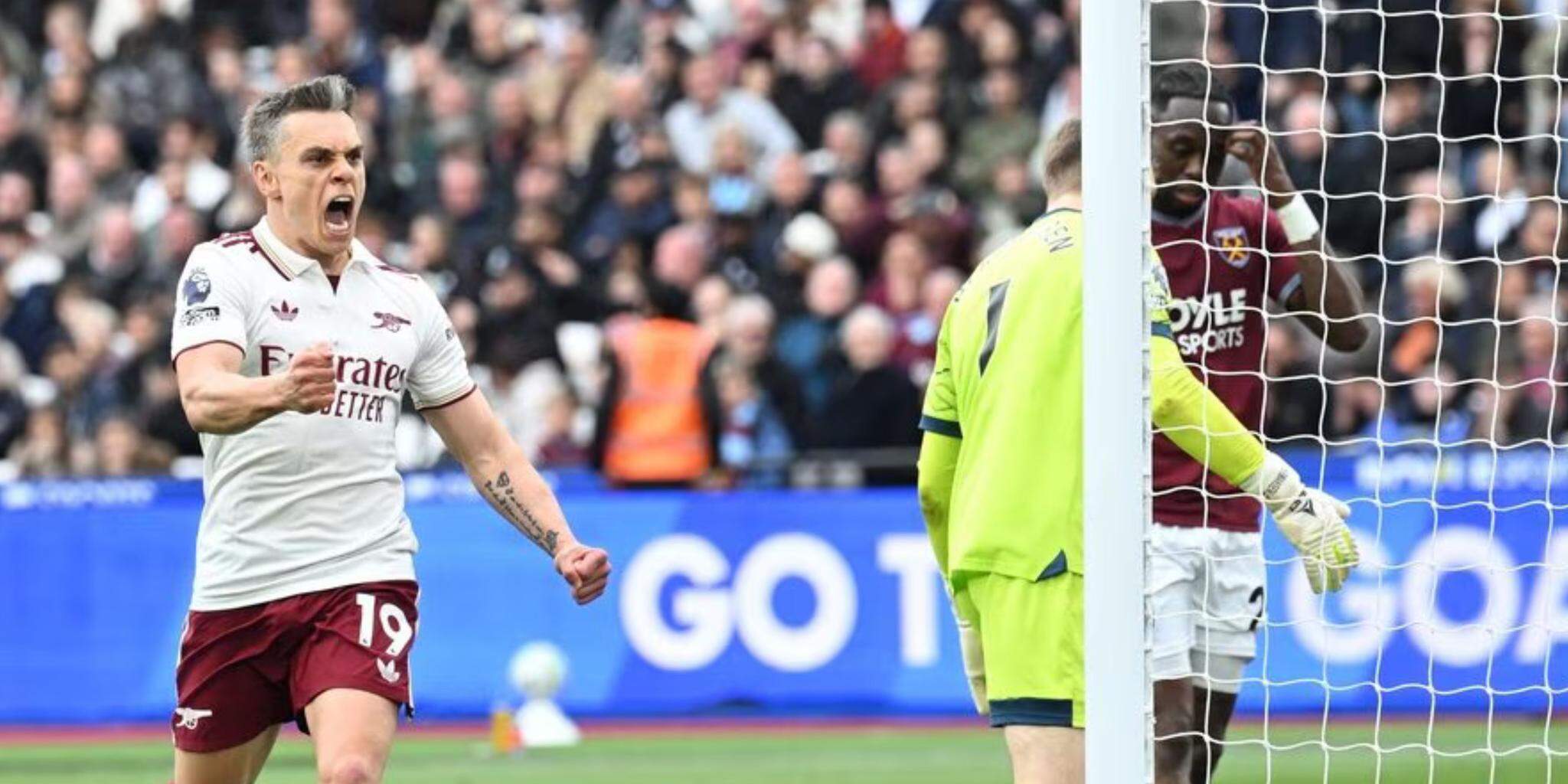 Arsenal sofre no fim, mas vence o West Ham e mantém vantagem na liderança da Premier League