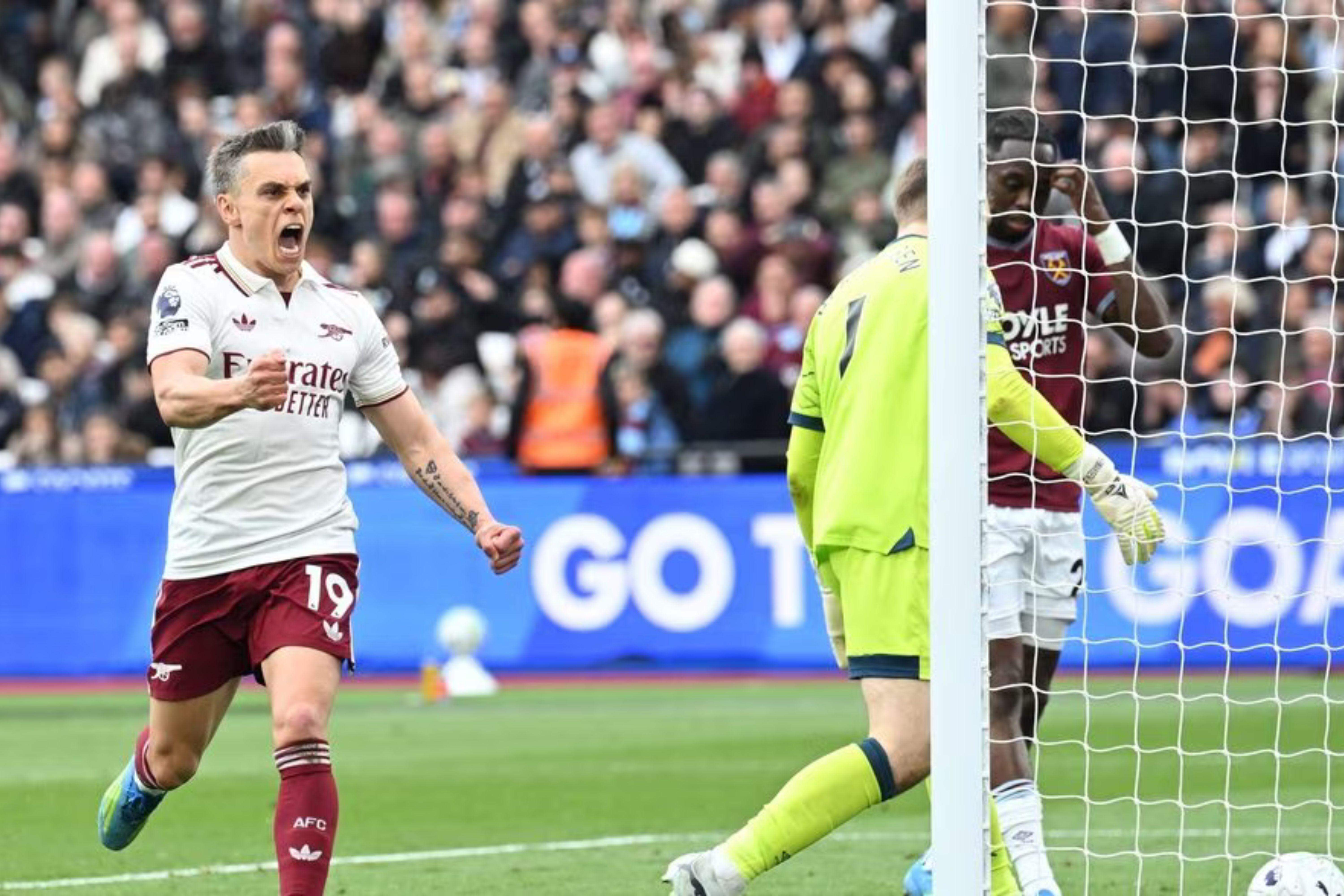 Arsenal sofre no fim, mas vence o West Ham e mantém vantagem na liderança da Premier League