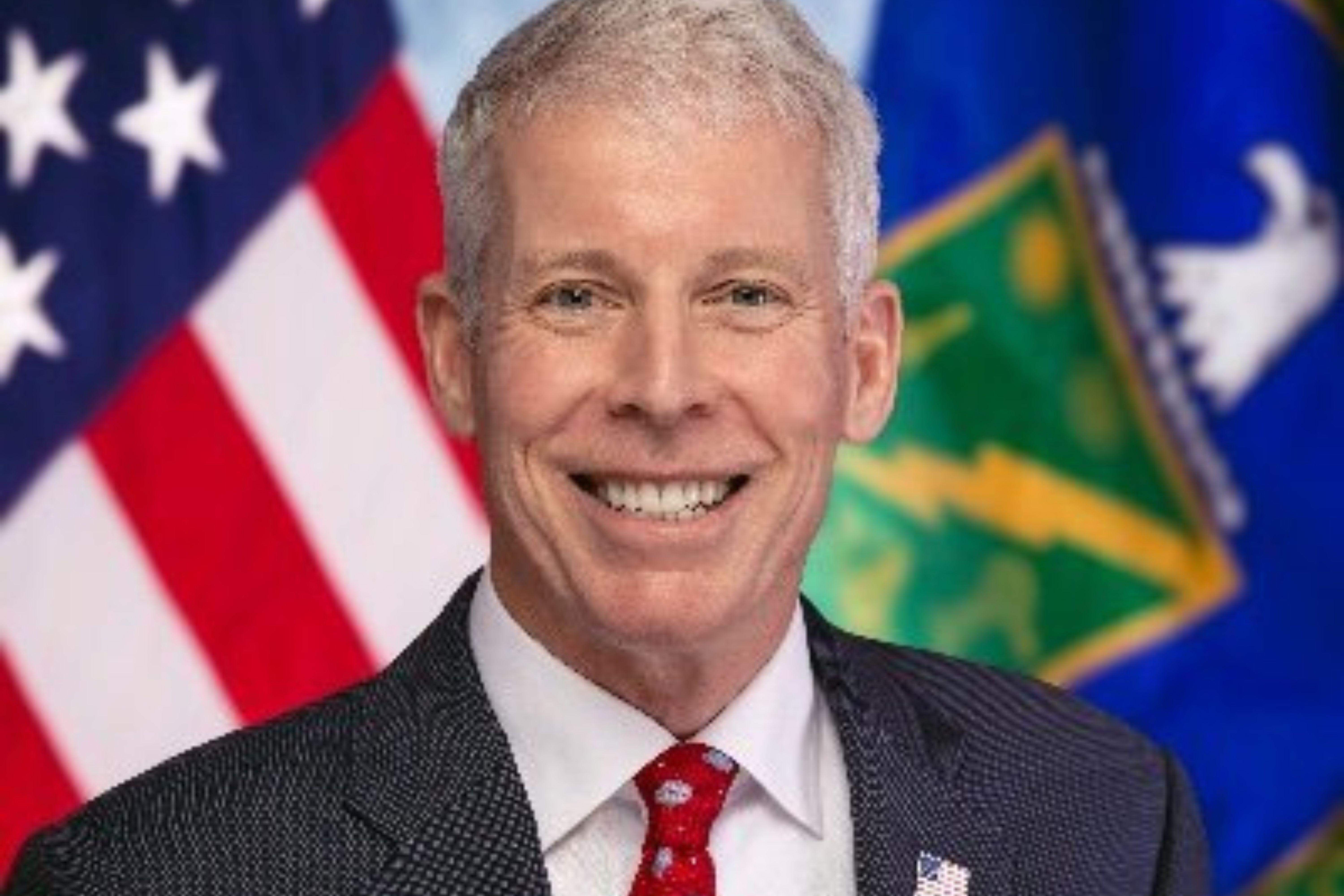 "Todas as medidas que possam reduzir o preço nas bombas e aliviar os custos para os americanos têm o apoio desta administração", declarou o secretário de Energia Chris Wright