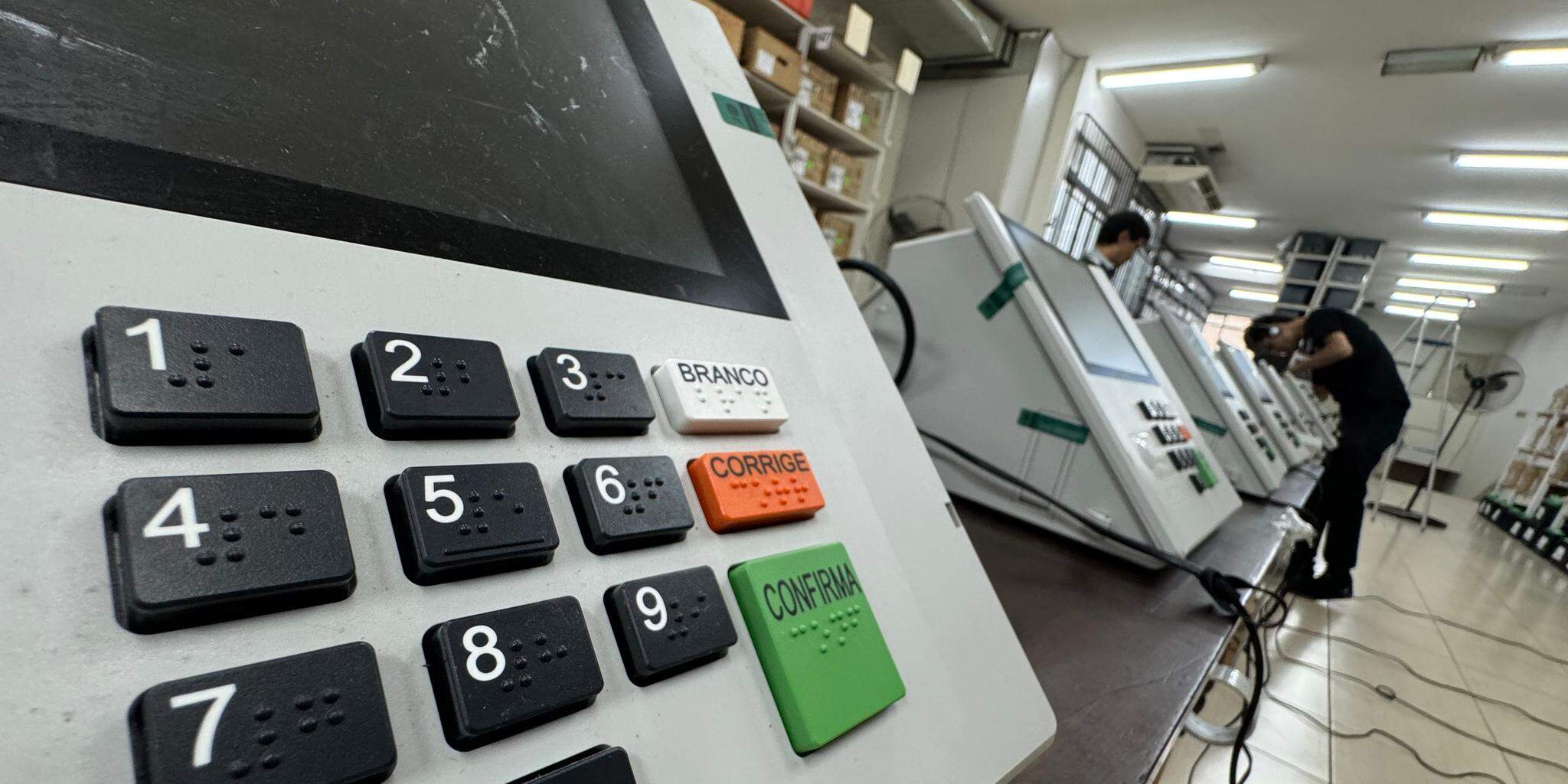 Criada para combater fraudes e agilizar resultados, urna eletrônica completa três décadas cercada de avanços tecnológicos