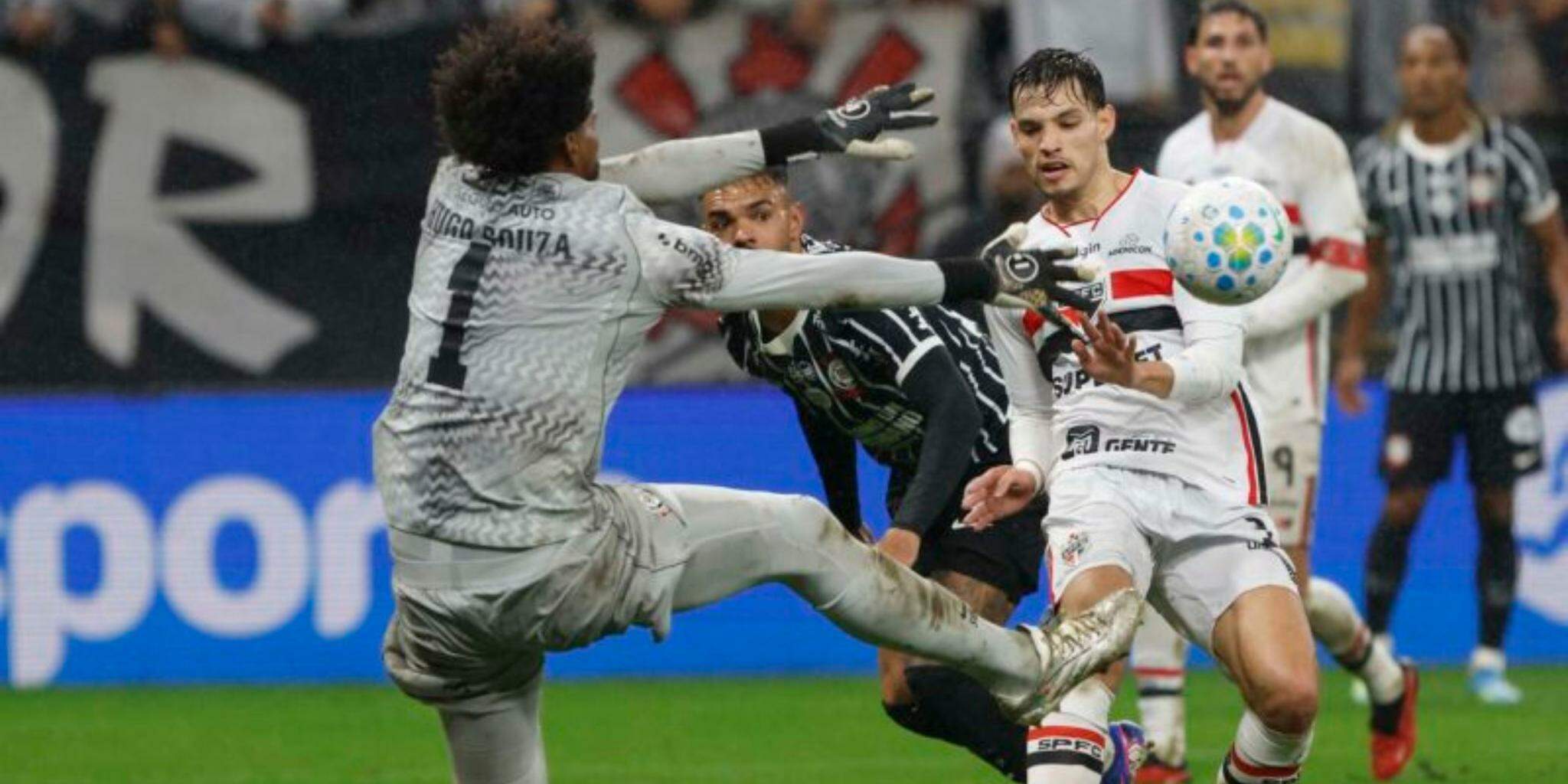 Corinthians bate o São Paulo em clássico bem jogado em Itaquera, mas segue na luta contra o Z-4