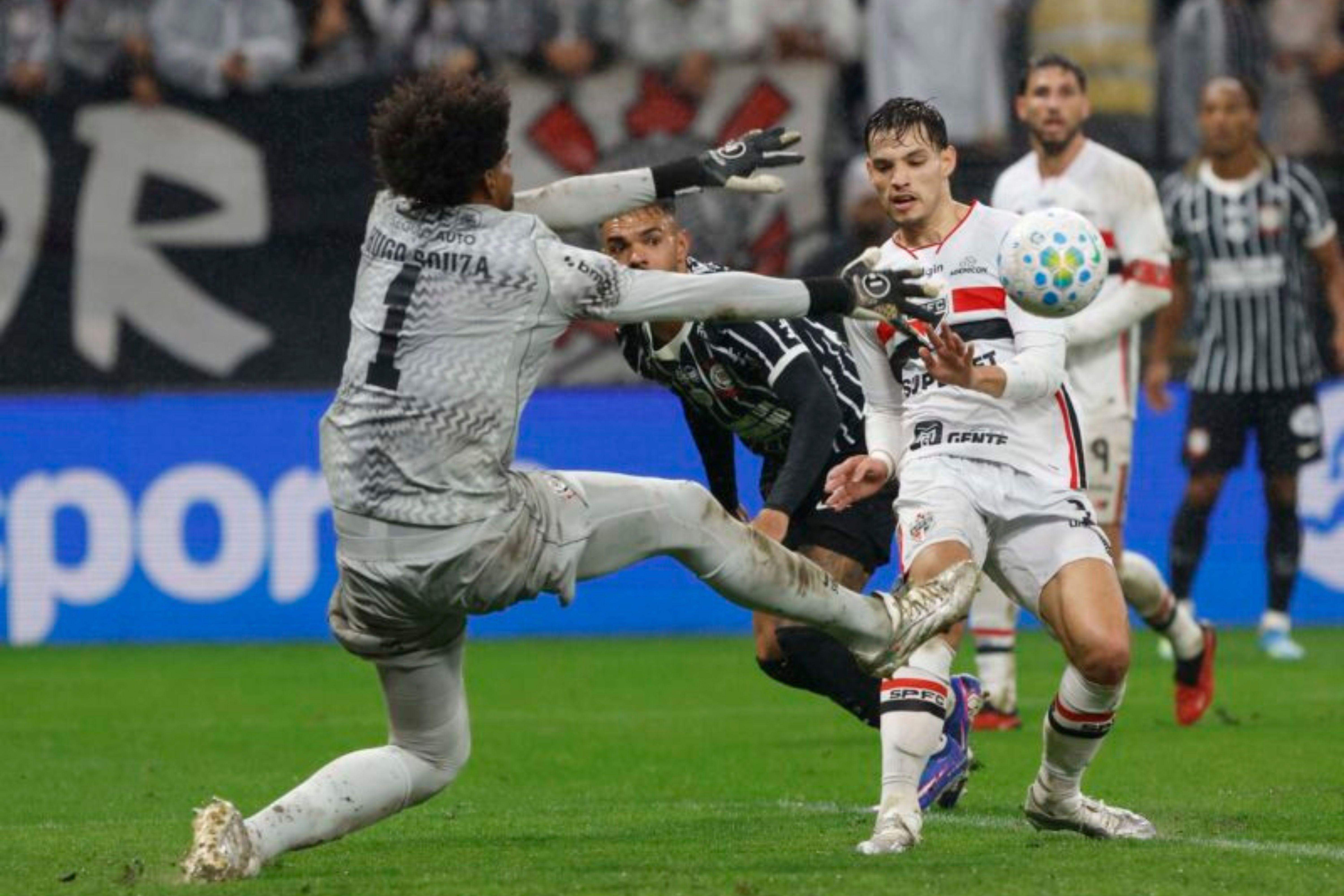 Corinthians bate o São Paulo em clássico bem jogado em Itaquera, mas segue na luta contra o Z-4
