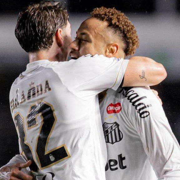 Rollheiser e Neymar comemoram o primeiro gol na vitória sobre o Red Bull Bragantino