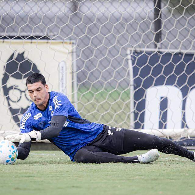 Gabriel Brazão volta à meta do Peixe na decisão da vaga às oitavas de final da Copa do Brasil