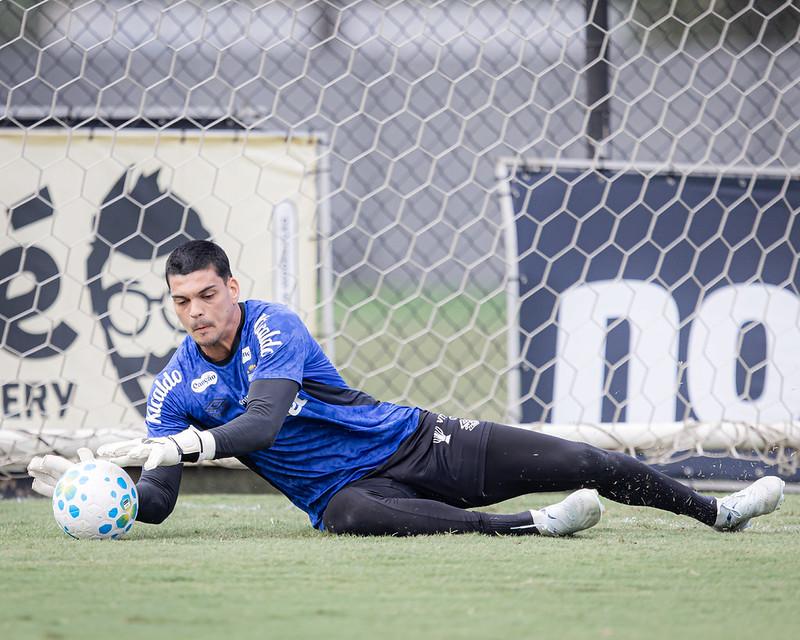 Gabriel Brazão volta à meta do Peixe na decisão da vaga às oitavas de final da Copa do Brasil