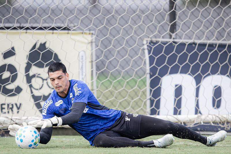 Gabriel Brazão volta à meta do Peixe na decisão da vaga às oitavas de final da Copa do Brasil