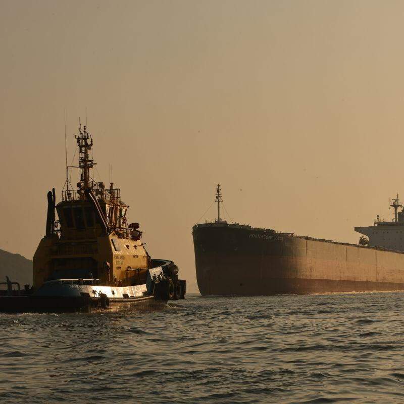 Dragagem é fundamental para garantir navegabilidade de embarcações que entram e saem do Porto de Santos