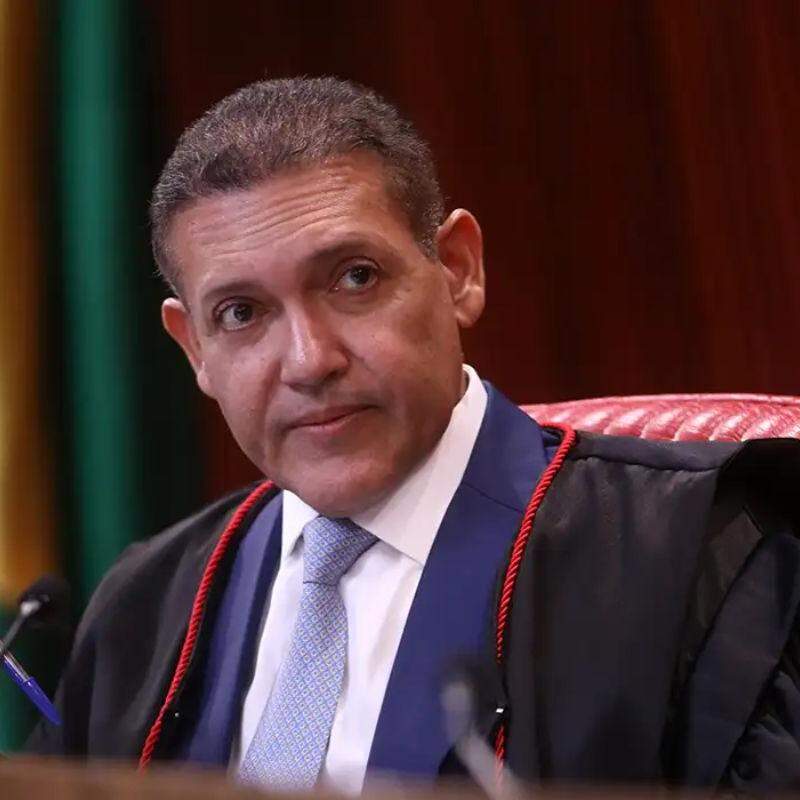 Nunes Marques toma posse na presidência do TSE e vai comandar eleições