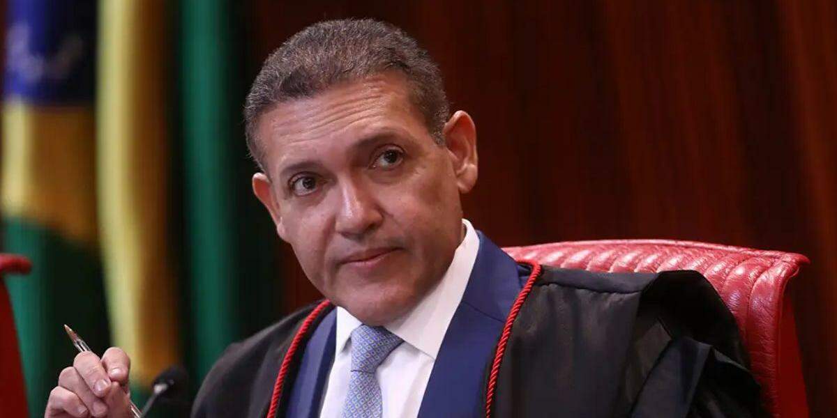 Nunes Marques toma posse na presidência do TSE e vai comandar eleições