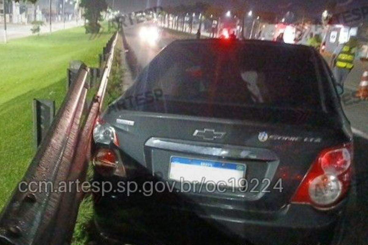 Colisão frontal com um carro aconteceu na Via Expressa Sul, em Praia Grande