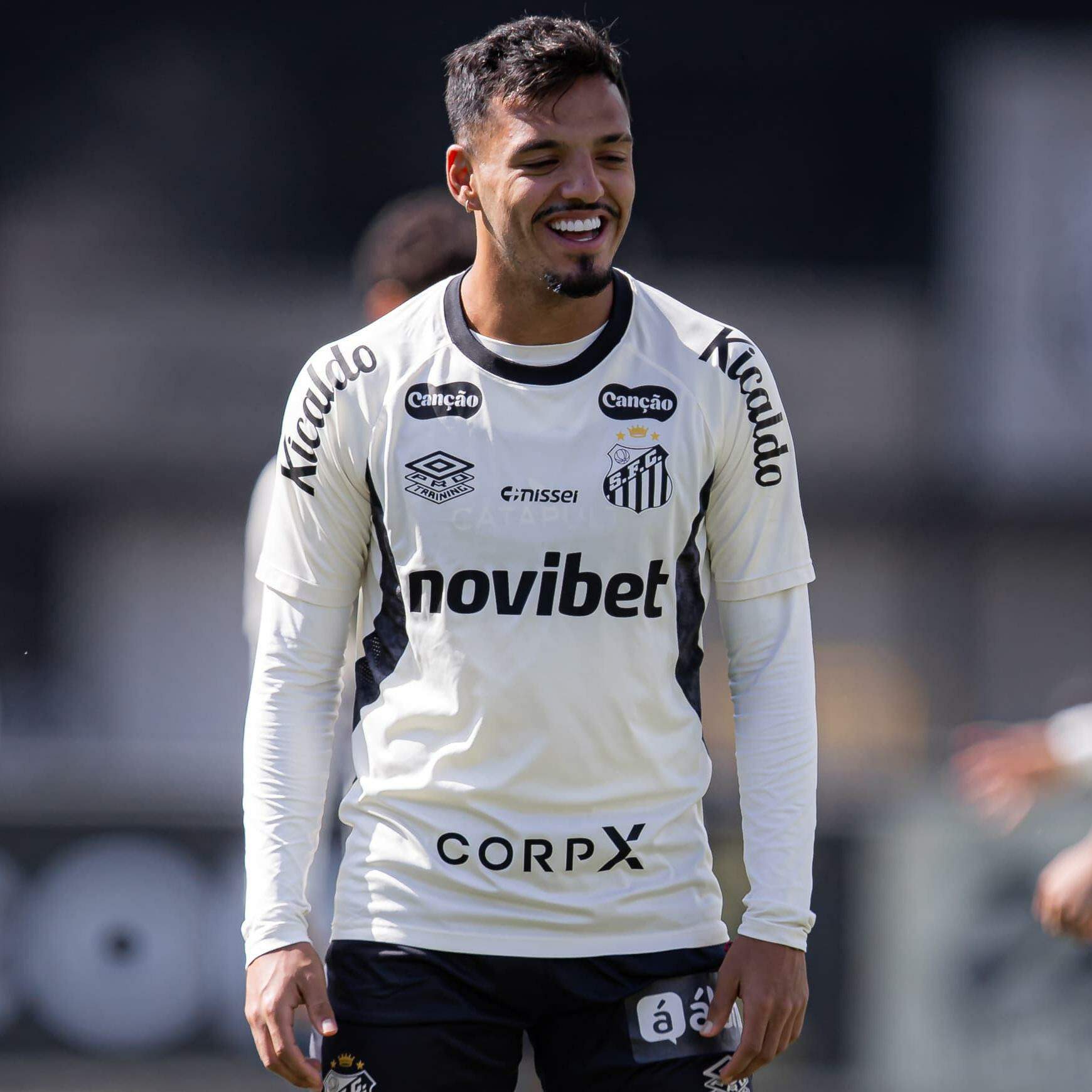Recuperado de lesão muscular, o volante Gabriel Menino está fora do time desde o final de março