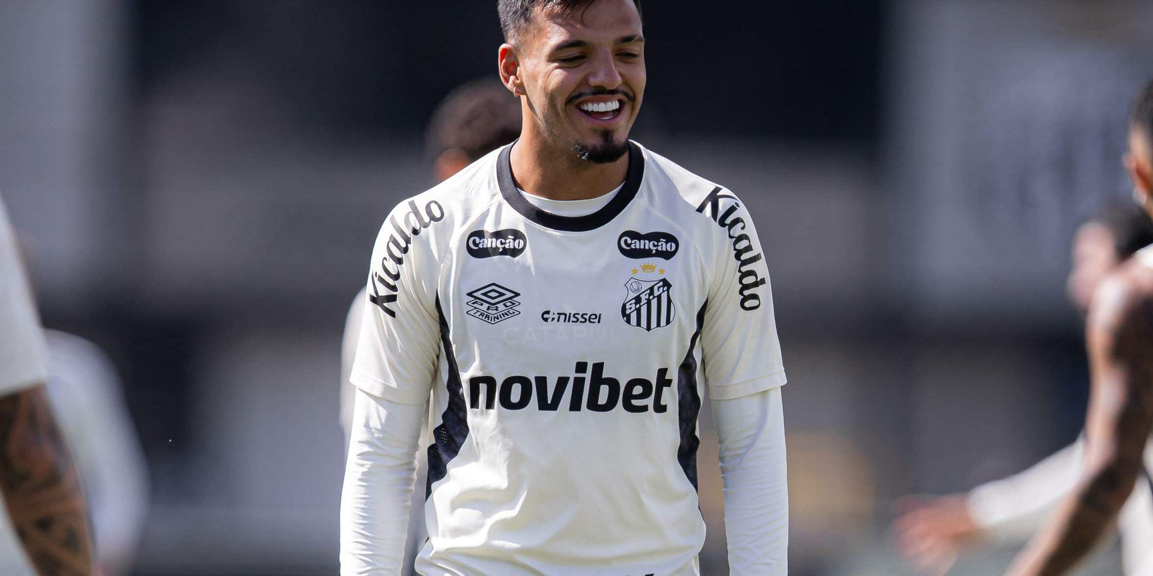 Recuperado de lesão muscular, o volante Gabriel Menino está fora do time desde o final de março