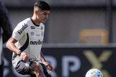 Destaque no jogo contra o RB Bragantino, Adonis Frías deve ser mantido na zaga do Peixe