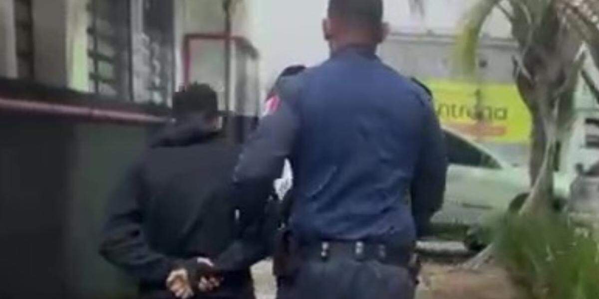 O homem foi preso em flagrante por agredir a ex na saída da padaria onde ela trabalha em Praia Grande e foi solto na audiência de custódia