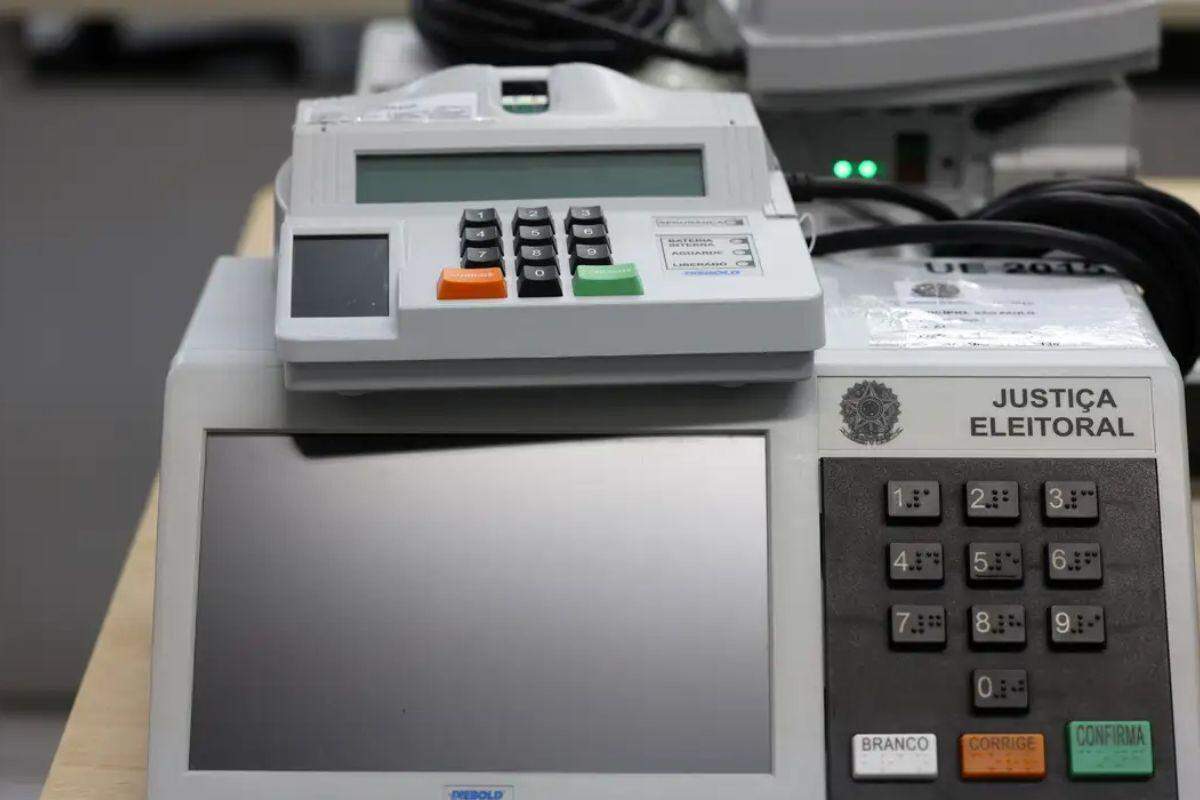 Pesquisa aponta que fake news sobre eleições miram urnas eletrônicas