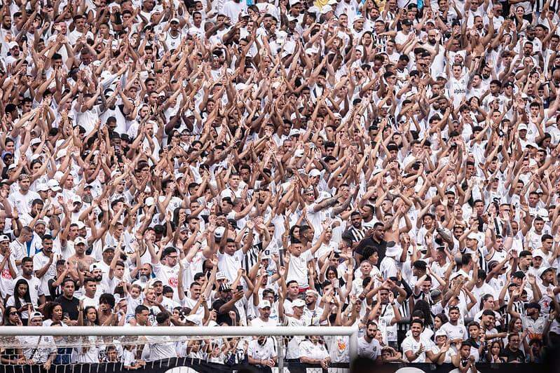 Torcida santista na Neo Química Arena, em jogo do Paulistão contra o Red Bull Bragantino