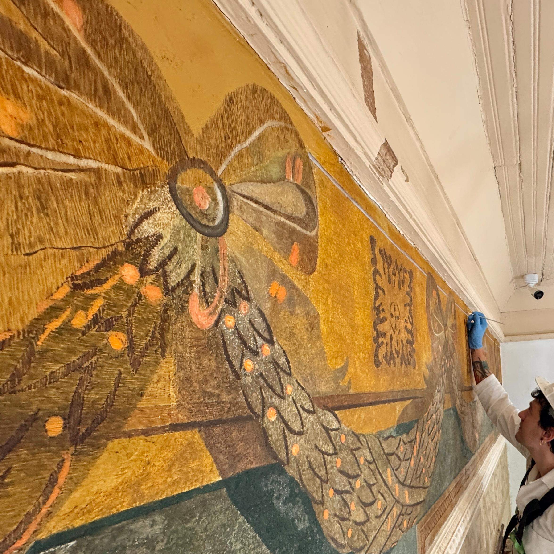 Restauração revelou pinturas originais dos séculos 19 e 20 escondidas sob sete ou mais camadas de tinta