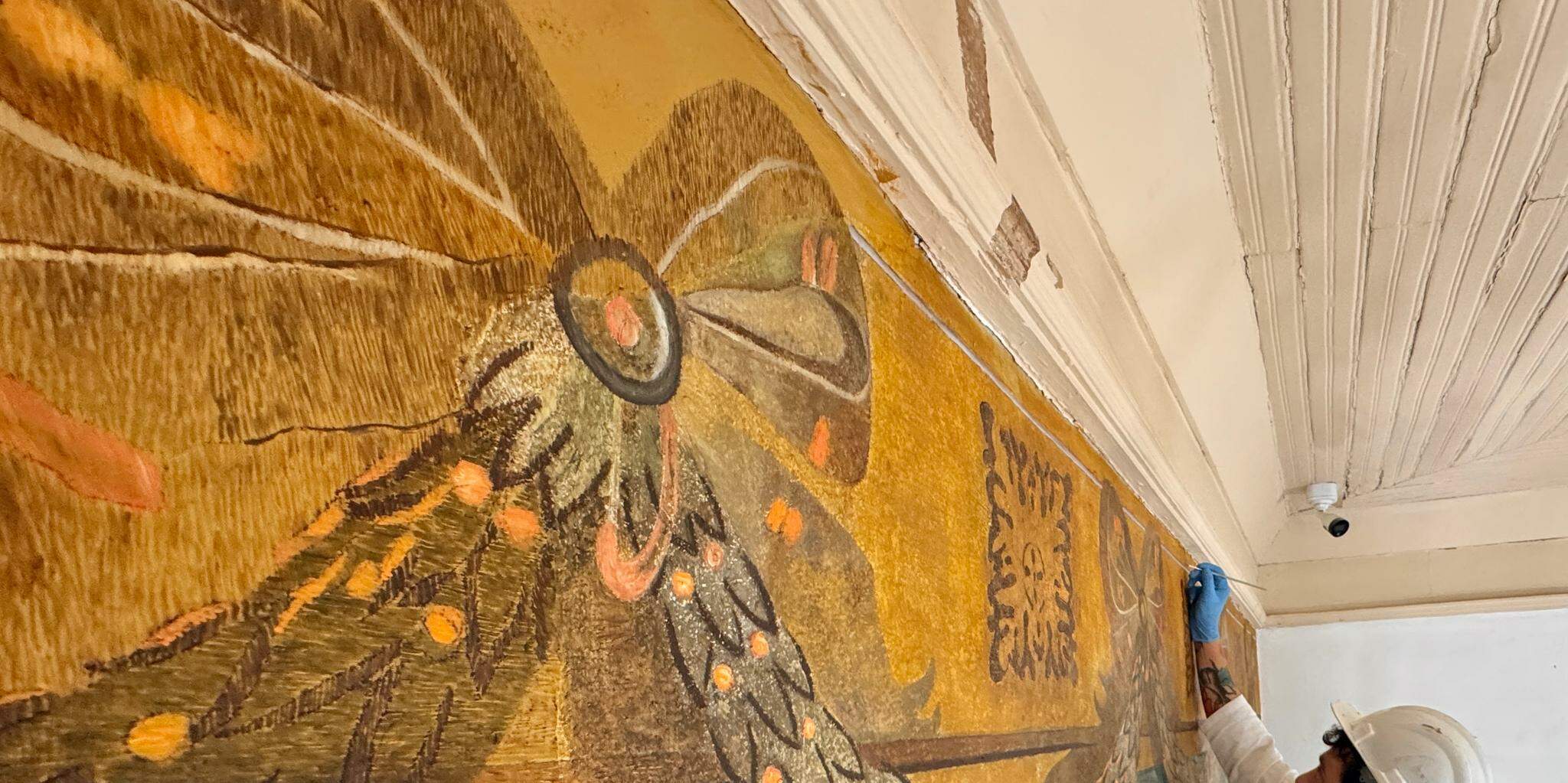 Restauração revelou pinturas originais dos séculos 19 e 20 escondidas sob sete ou mais camadas de tinta