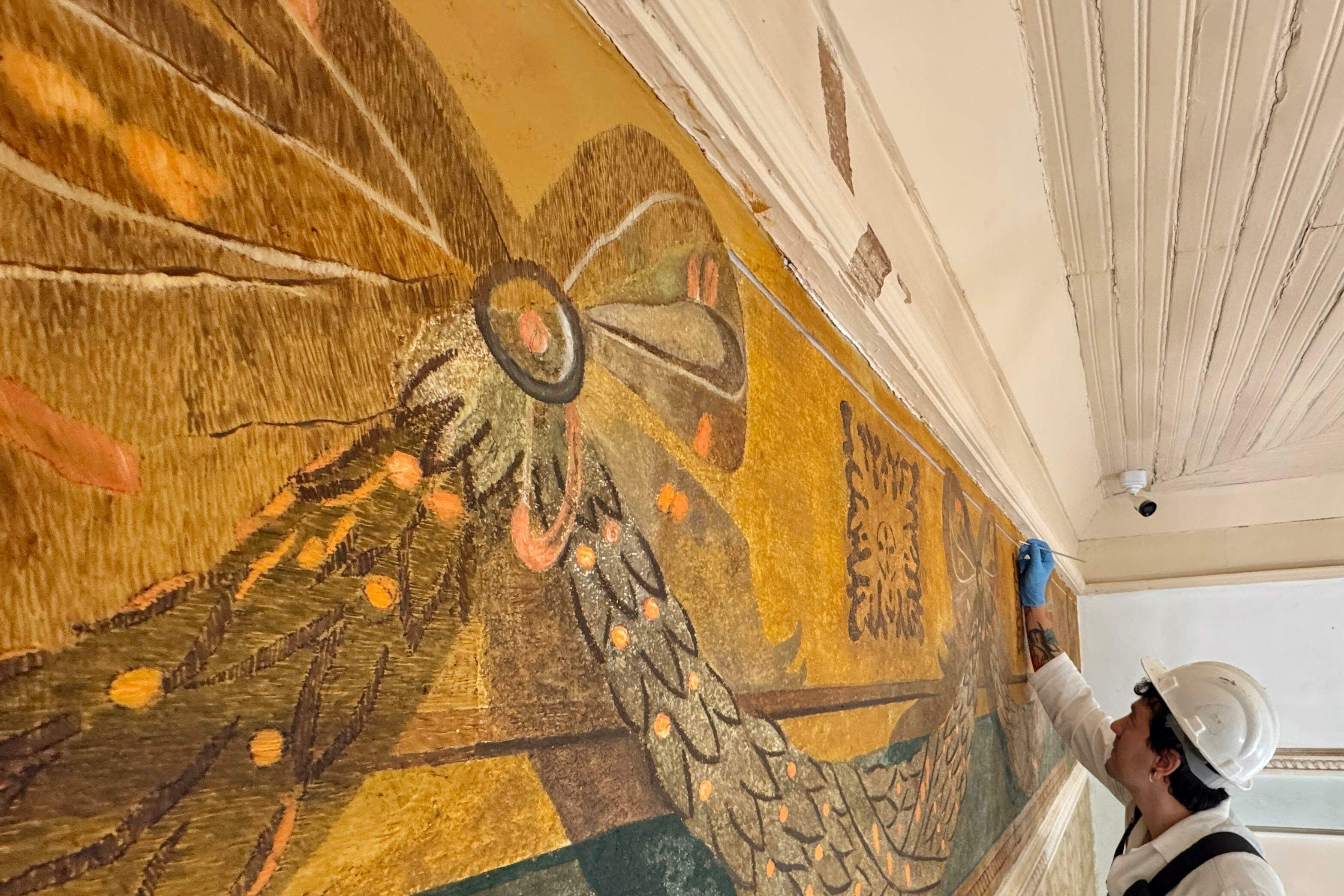 Restauração revelou pinturas originais dos séculos 19 e 20 escondidas sob sete ou mais camadas de tinta