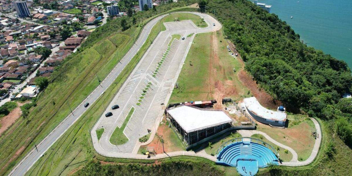 A proposta é criar um complexo turístico completo ao redor da roda-gigante, pensado para manter o visitante por mais tempo na cidade do litoral de São Paulo