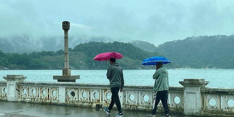 Pancadas de chuva estão previstas para sábado (16) e domingo (17) na Baixada Santista
