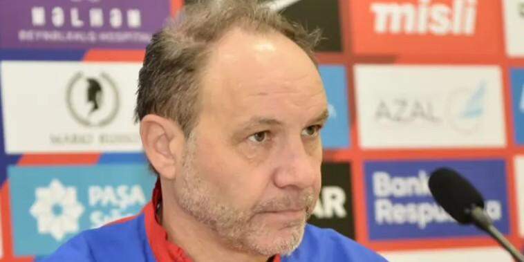 A seleção haitiana é comandada pelo francês Sebastien Migné, que já teve experiência com outras seleções, como Congo, Quênia e Guiné Equatorial