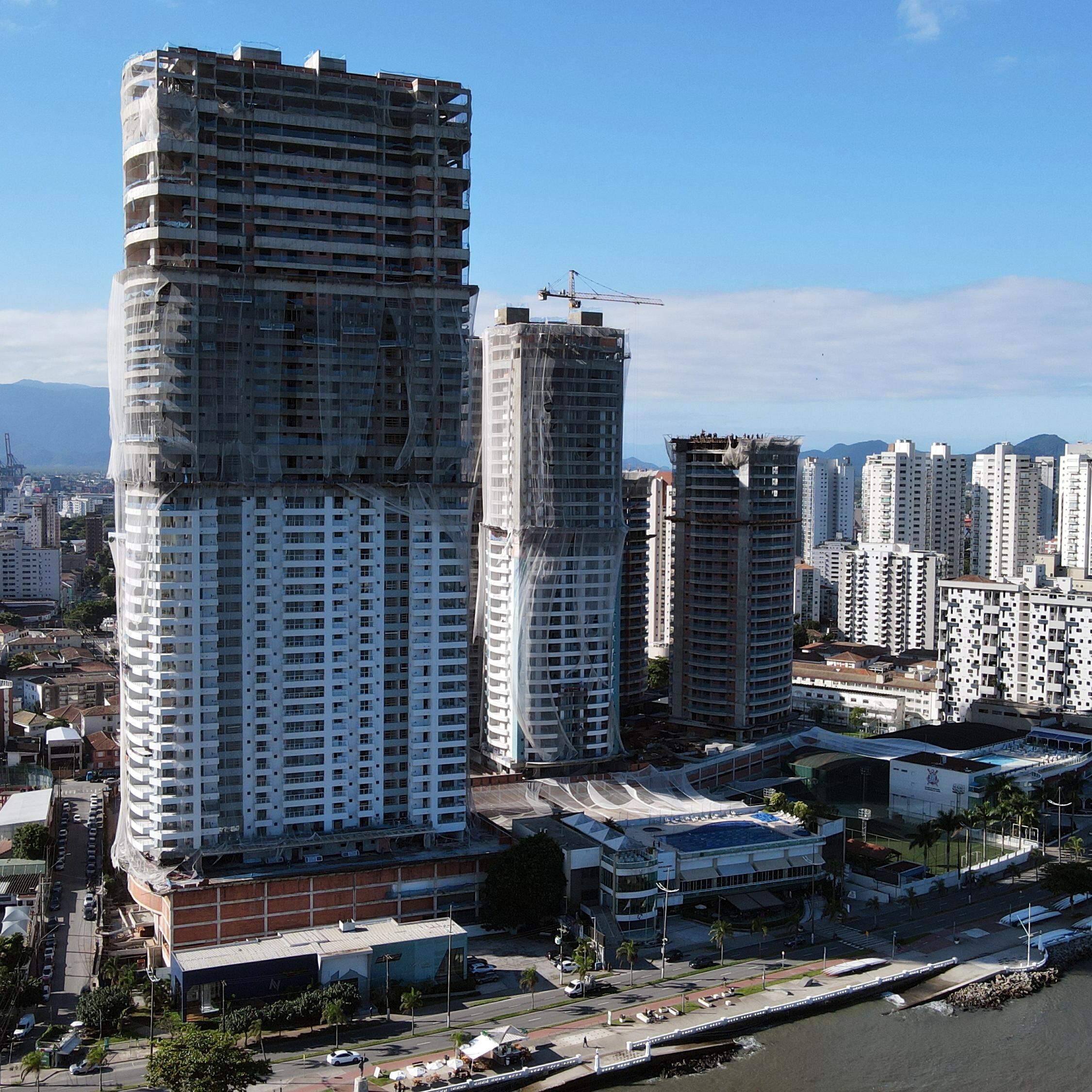 Nova safra de torres altas na Ponta da Praia: Santos teve 1ª torre a partir de 21 andares em 2002 e superou 31 pavimentos em 2011. Estudo ainda não engloba os atuais em obras