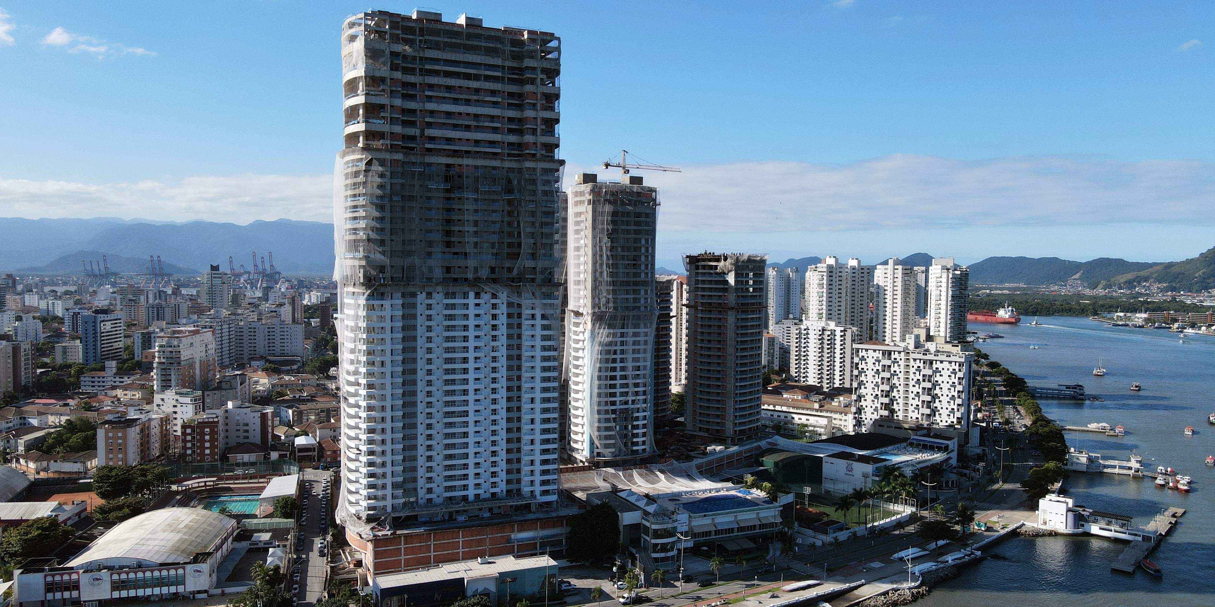 Nova safra de torres altas na Ponta da Praia: Santos teve 1ª torre a partir de 21 andares em 2002 e superou 31 pavimentos em 2011. Estudo ainda não engloba os atuais em obras