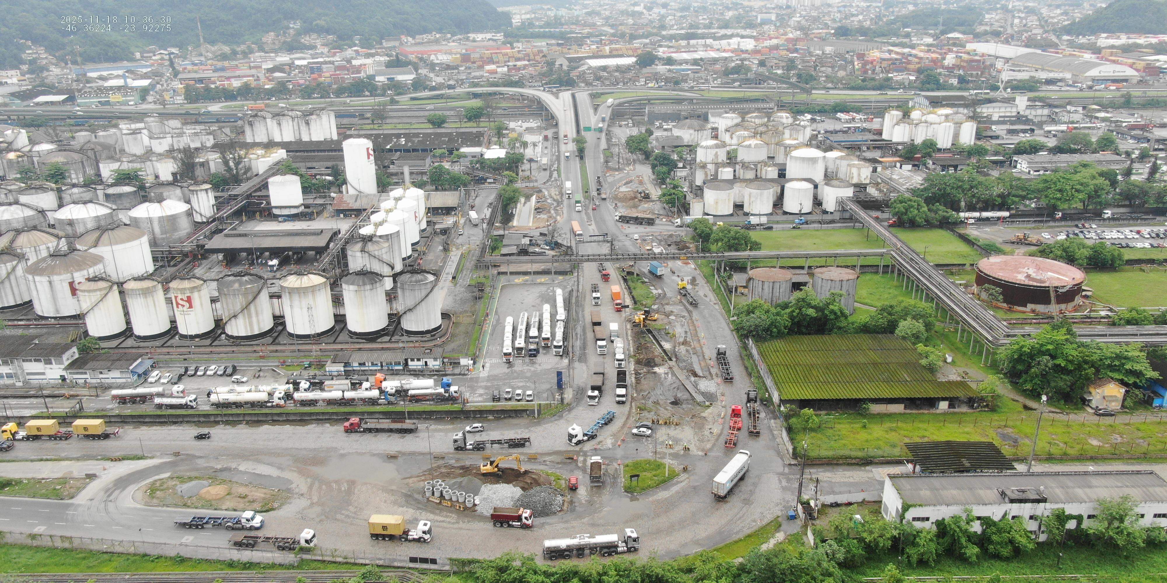 Implantação de canal de drenagem nas imediações da rotatória da Alemoa está em nova fase em Santos
