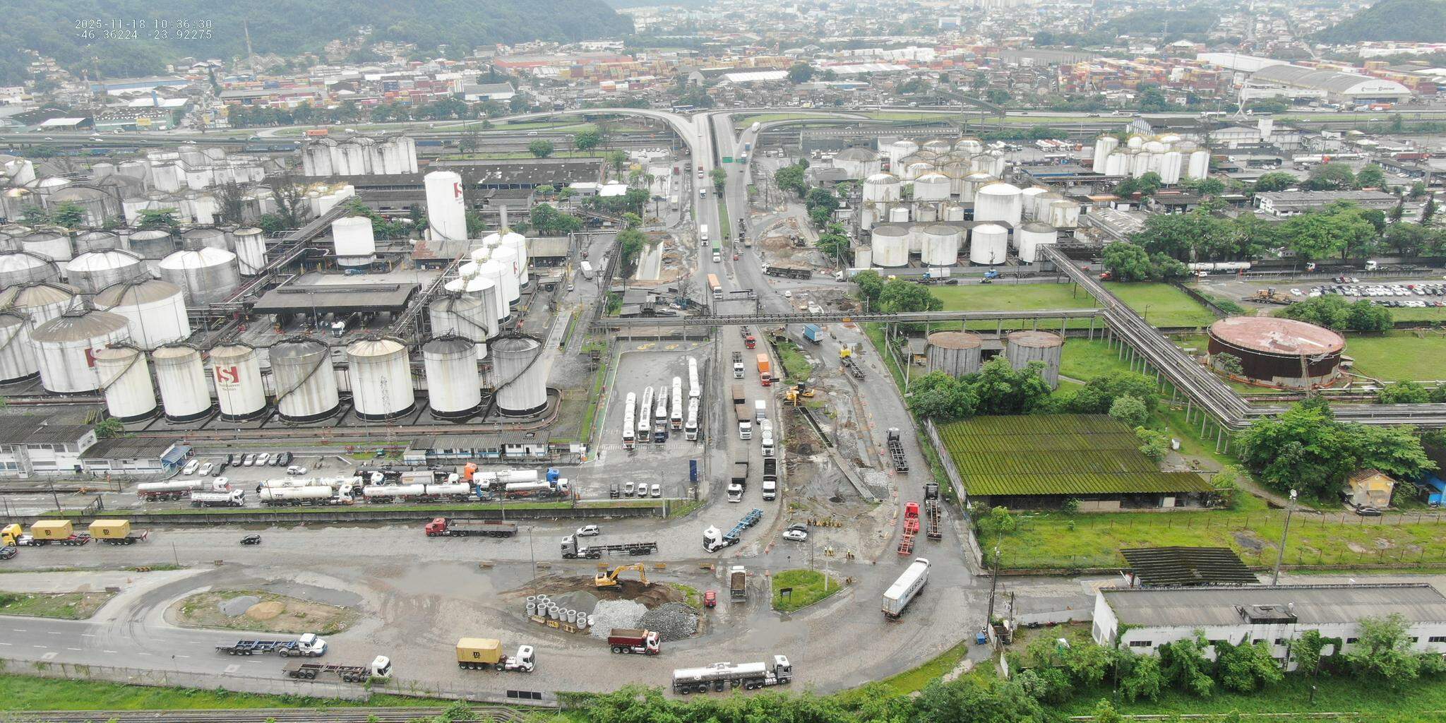 Implantação de canal de drenagem nas imediações da rotatória da Alemoa está em nova fase em Santos