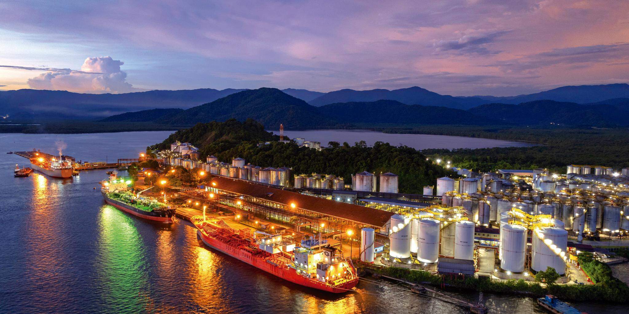 Instalada na Ilha Barnabé, na Margem Esquerda do Porto de Santos, a Ageo celebra a nova capacidade de 599 mil m<MD+>3<MD> e já tem no horizonte uma nova expansão, para 648 mil m<MD+>3