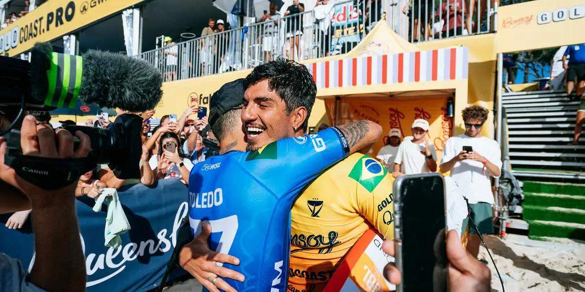 Gabriel Medina, Flipe Toledo e Alejo Muniz avançaram às oitavas de final nas ondas para o lado esquerdo da praia de Manu Bay