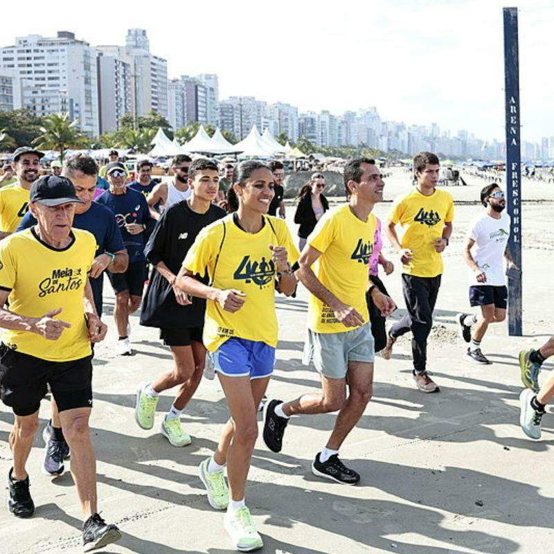 Marilson dos Santos conduziu treino especial pela orla de Santos na manhã deste sábado (16), véspera dos 10 KM Tribuna-Terracom