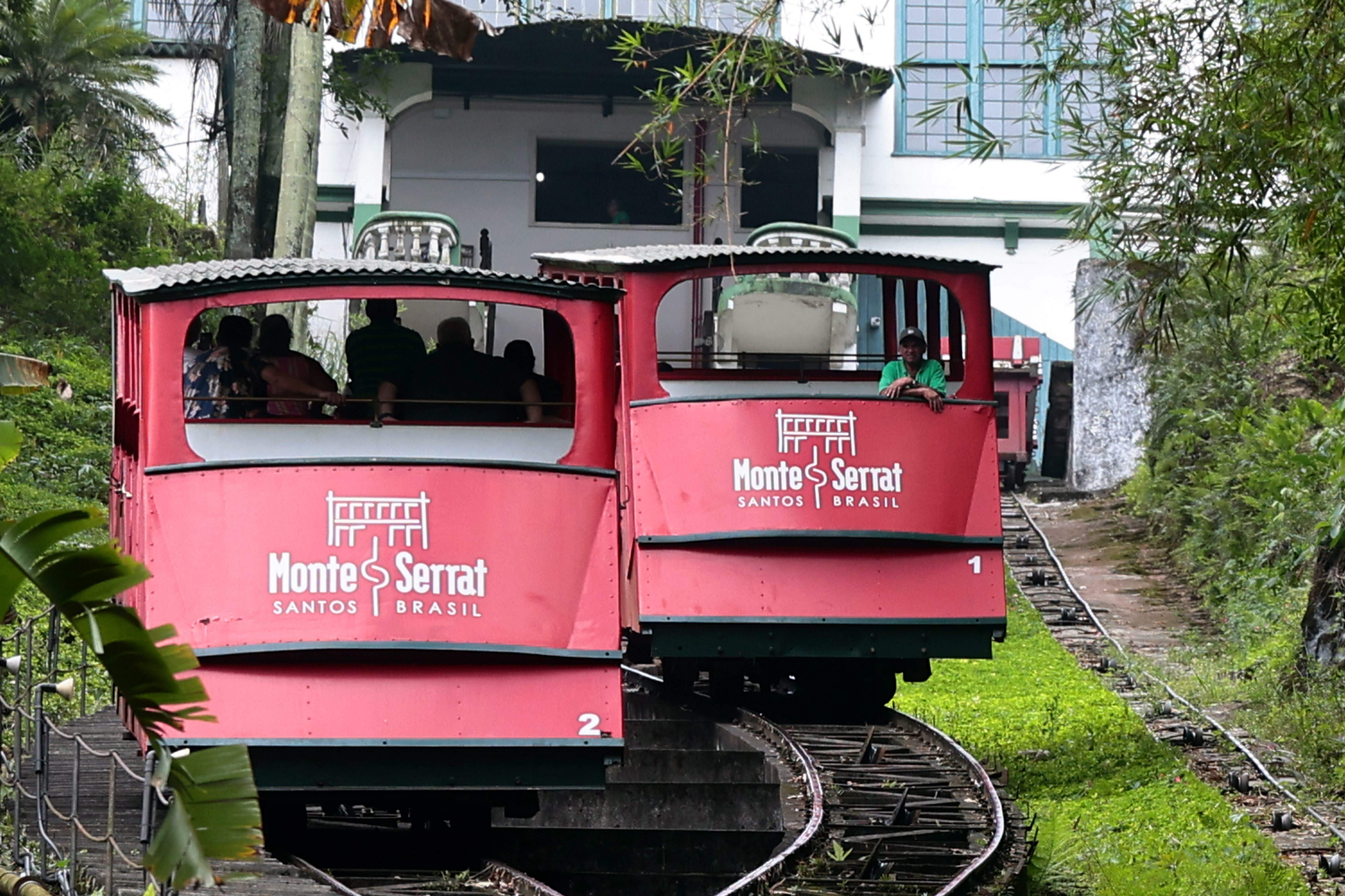 Bondes funiculares do Monte Serrat são elemento turístico tradicional