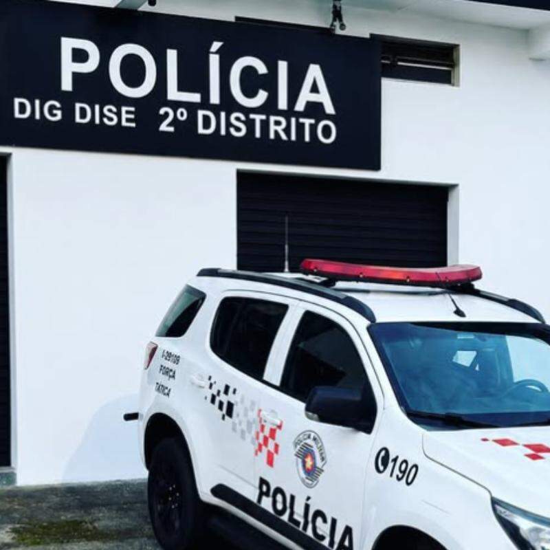 O caso foi registrado como roubo impróprio, e o homem permaneceu preso à disposição da Justiça