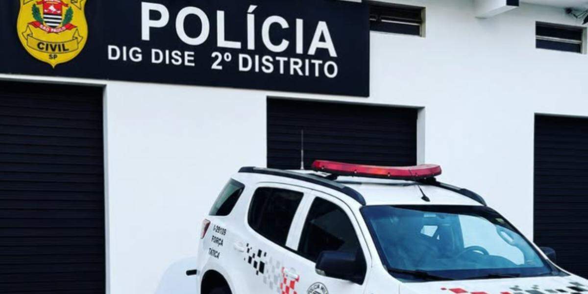 O caso foi registrado como roubo impróprio, e o homem permaneceu preso à disposição da Justiça