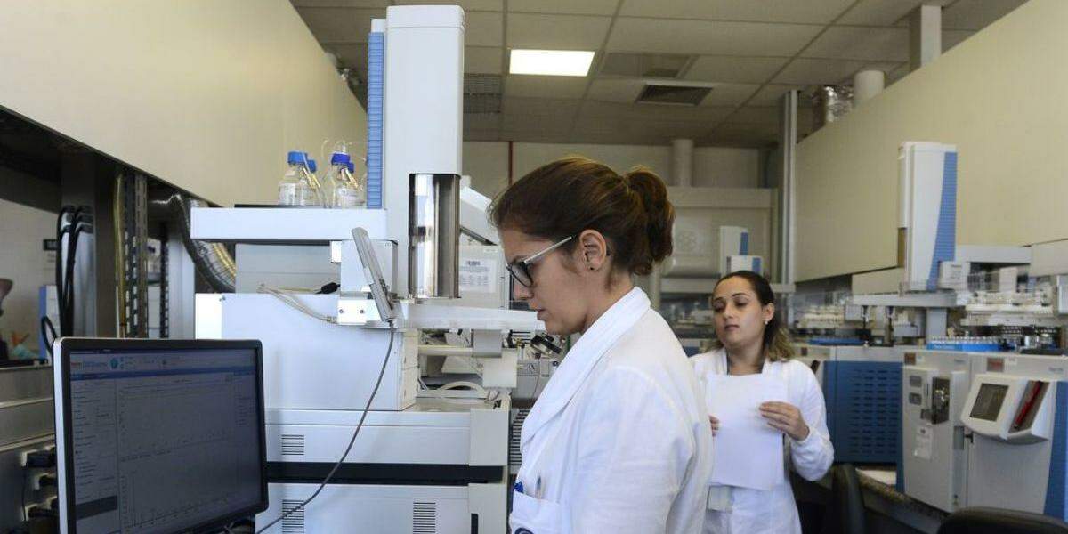 Iniciativas tentam facilitar acesso e permanência de mães na ciência