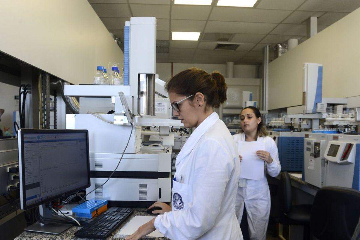 Iniciativas tentam facilitar acesso e permanência de mães na ciência